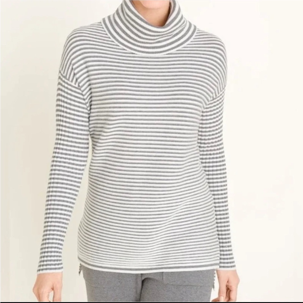 Chicos Zenergy Gray Stripe Long Sleeve Turtleneck High Low Sweater
Size 1 M
